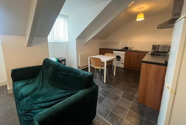 1 bed flat, Woodland Terrace, Flat 6, Greenbank, Plymouth, PL48NL - Image 2
